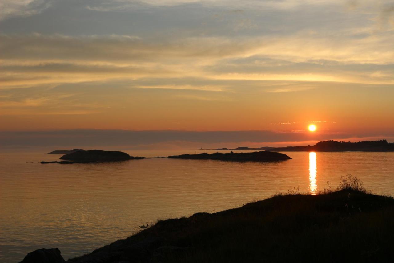 Iverhjelen Near Atlantic Road Lyngstad Bagian luar foto