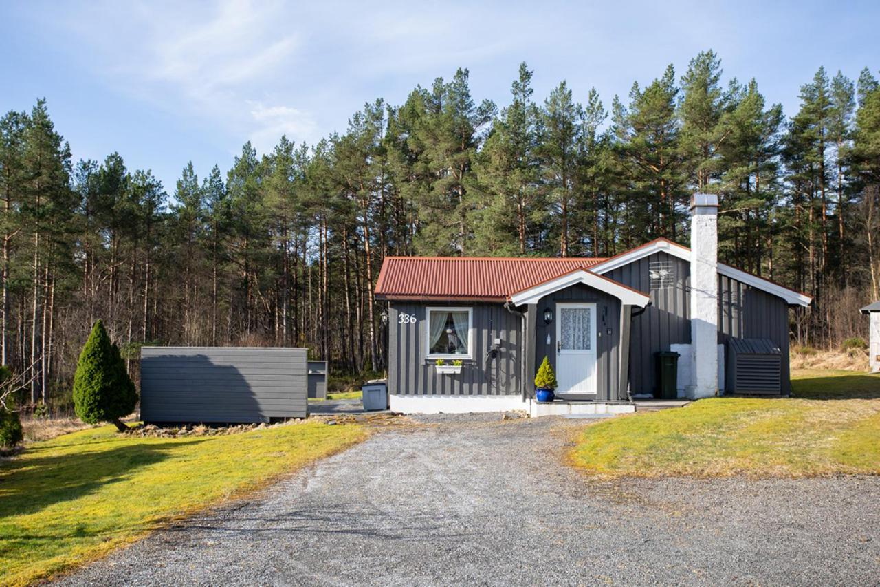 Iverhjelen Near Atlantic Road Lyngstad Bagian luar foto